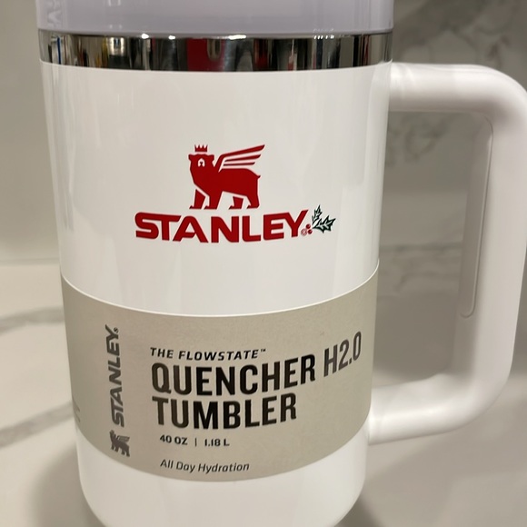 Stanley - MISTLETOE TWIST - 40 oz Quencher H2.0 Flowstate Tumbler - NWT! - Picture 6 of 9